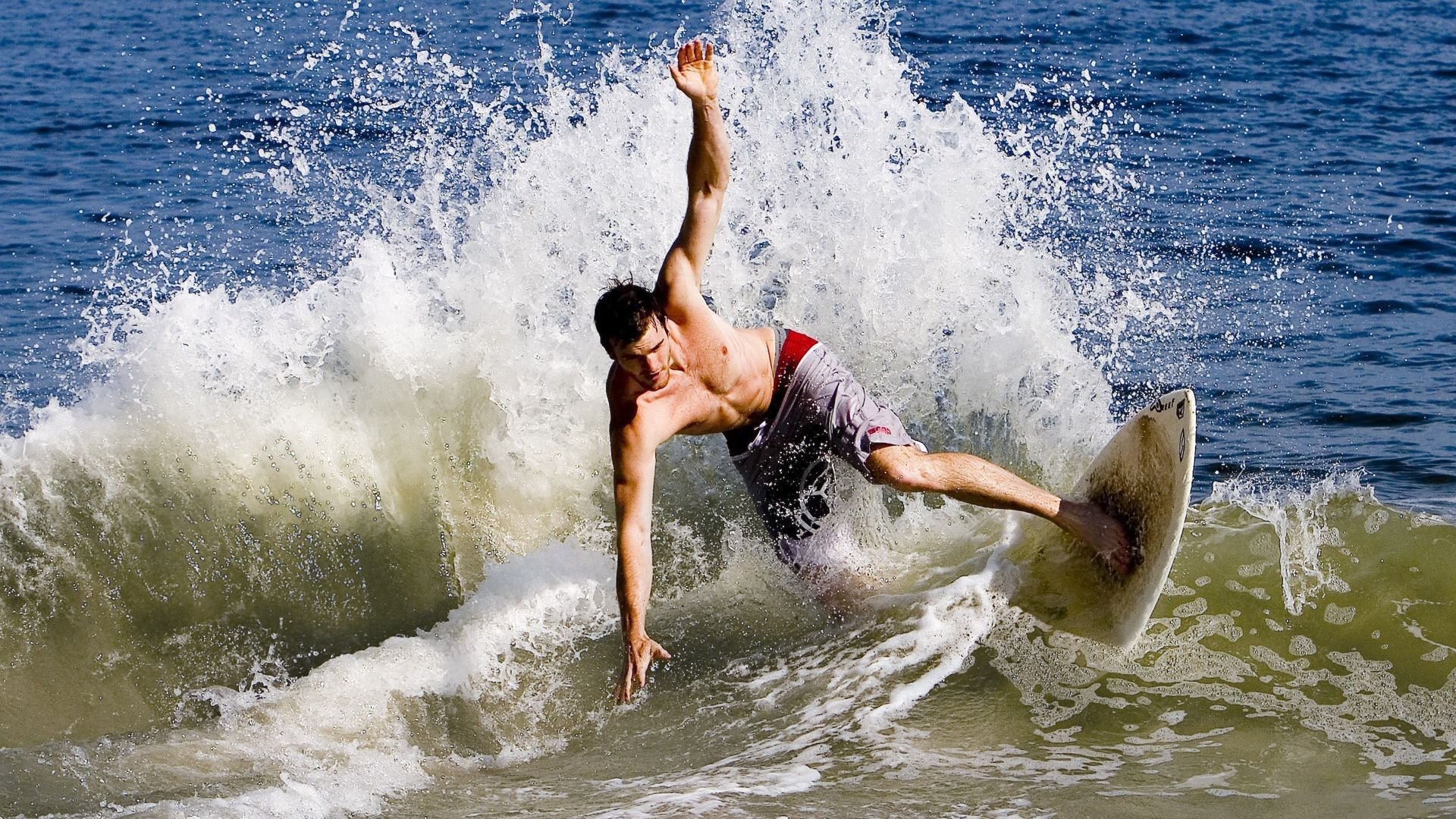 _东道主队爆冷出局，赛场风云变幻！_，东道主直接进决赛吗